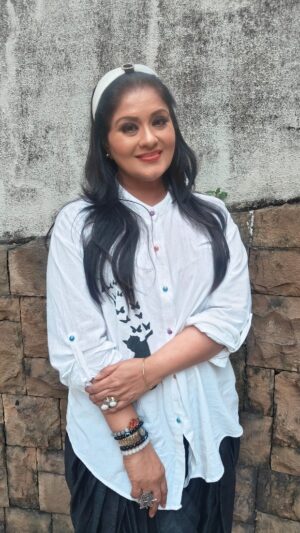 Sudha Chandran Instagram - Dedicate this song to our real life heroes...hamare desh ke Rakshak...and to te team of Border 2....
 
.
.
.
.
.
......@sudhaachandran
.#viralreels #viralvideos #viral
#pinkvilla #dangaltvbekaabootellychakkar
sudhaachandran colorstv colourtv naagin6 zee5 zeetelugu reelsgram reelsvideo balajitelefilms dance tending instagram bollywood reels india comedyenterr10trendingreelsvideotrendingreels dancereelsdangaltv@makeupbyfarhan @makeupbyshahrooq@vijaylokhande0610@oldsongs
@kalpanathore @sumitsenapati5558
.
 
 
 @sudhaachandran
