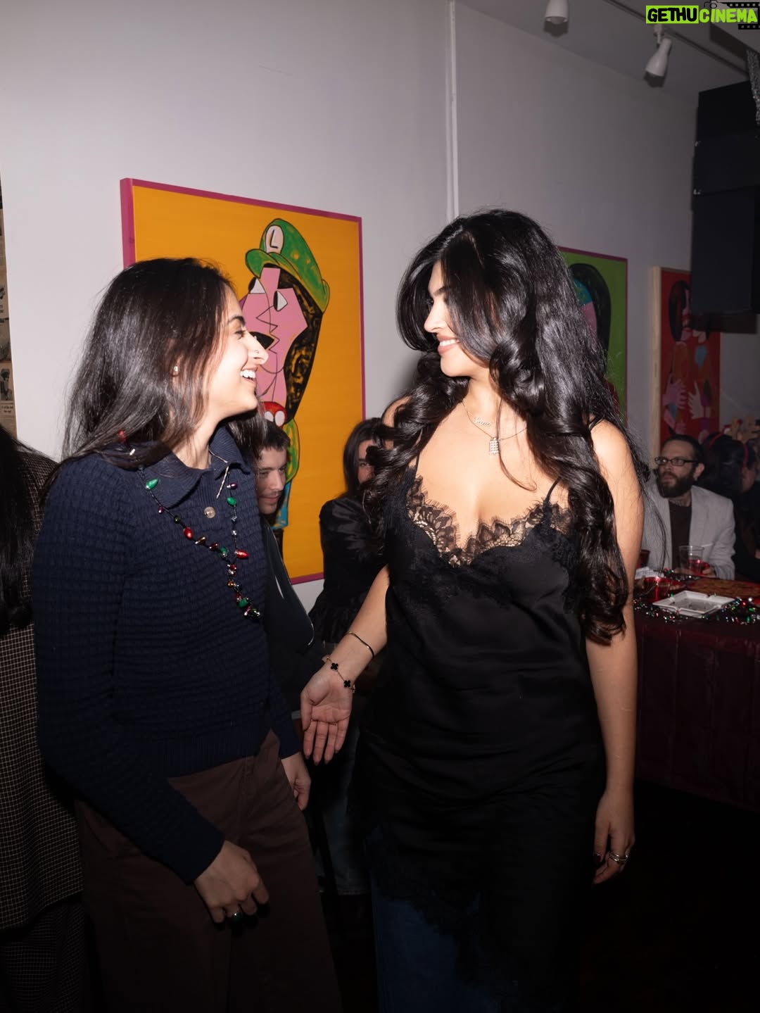 Sufi Malik - 15.1K Likes - holiday party & I pulled up with the prettiest plus one ✨

jk i was her plus one but caption sounded cute

📸: @nursellephoto