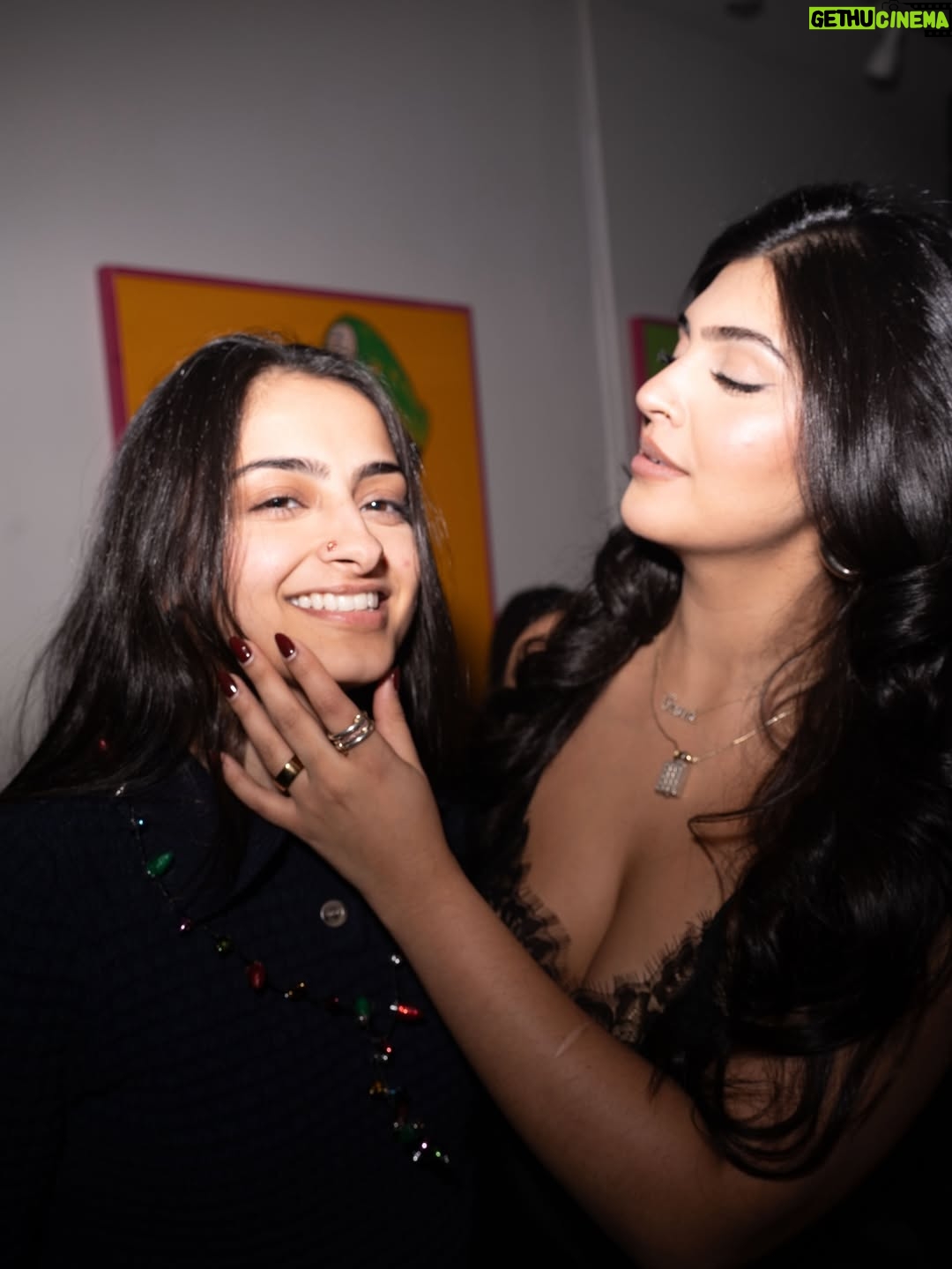 Sufi Malik - 15.1K Likes - holiday party & I pulled up with the prettiest plus one ✨

jk i was her plus one but caption sounded cute

📸: @nursellephoto
