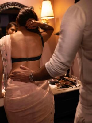 Sukhmani Gambhir Instagram - Pre wedding pictures straight out of my mood board 🩷
Saree @anitadongre
Location @narendra.bhawan.bikaner
📸 @the_wedding_files
Concept & styling by me
#prewedding #bikaner