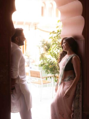 Sukhmani Gambhir Instagram - Pre wedding pictures straight out of my mood board 🩷
Saree @anitadongre
Location @narendra.bhawan.bikaner
📸 @the_wedding_files
Concept & styling by me
#prewedding #bikaner