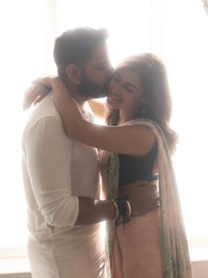 Sukhmani Gambhir Instagram - Pre wedding pictures straight out of my mood board 🩷
Saree @anitadongre
Location @narendra.bhawan.bikaner
📸 @the_wedding_files
Concept & styling by me
#prewedding #bikaner