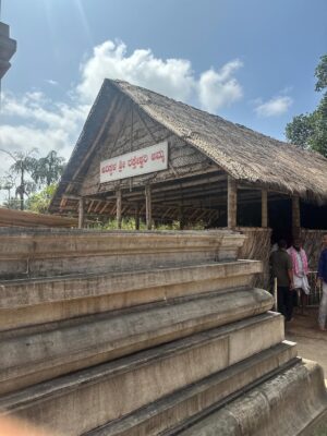 Sukrutha Nag Instagram - 🔱🔱 Swamy Koragajja 🔱🔱
.
.
From wanting to visit this temple to the moment i got swamy darshana🥹🥹
.
.
Emotions came rushing down the moment i saw Swamy Koragajja 
.
.
Thankfull
Greatfull
Blessed🙏🏻