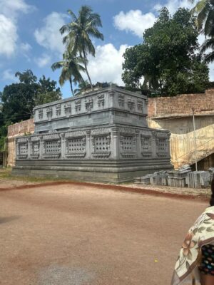 Sukrutha Nag Instagram - 🔱🔱 Swamy Koragajja 🔱🔱
.
.
From wanting to visit this temple to the moment i got swamy darshana🥹🥹
.
.
Emotions came rushing down the moment i saw Swamy Koragajja 
.
.
Thankfull
Greatfull
Blessed🙏🏻