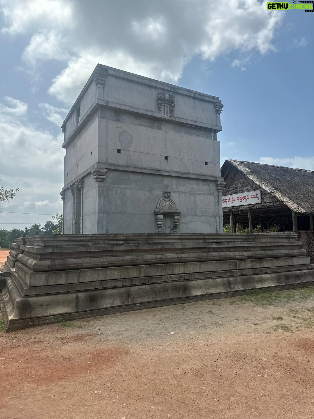 Sukrutha Nag - 37.1K Likes - 🔱🔱 Swamy Koragajja 🔱🔱
.
.
From wanting to visit this temple to the moment i got swamy darshana🥹🥹
.
.
Emotions came rushing down the moment i saw Swamy Koragajja 
.
.
Thankfull
Greatfull
Blessed🙏🏻
