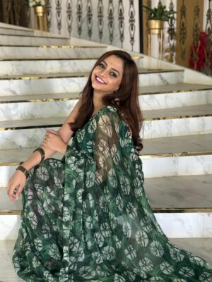 Sukrutha Nag Instagram - ❤️Green and gorgeous, that’s the mood❤️
.
.
Pc:- @mallesh_makeup_studio 😎