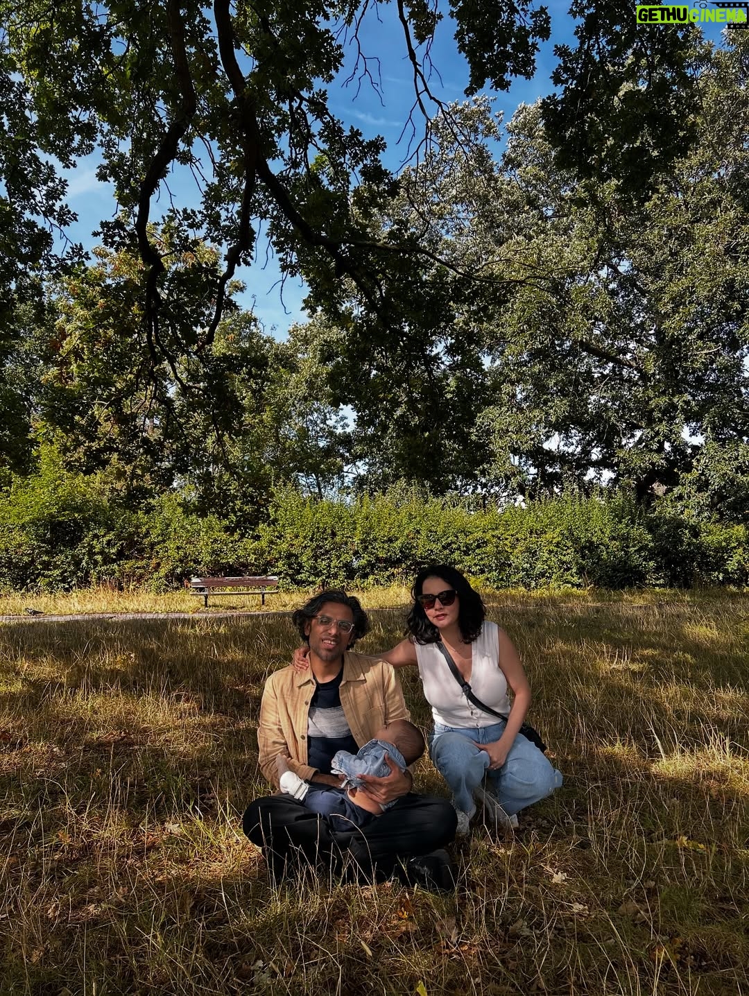 Sulagna Panigrahi - 3.3K Likes - Swipe to make me me pose like a  90s mom😋 and then like a 2025 mom 😋

At #hampsteadheath one of my most favourite places in London 😍
London ki baat hi kuch aur hai 😝

p.c- @saishahjoseph 

#momlife #momposes #daddyonduty