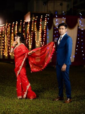 Sulagna Panigrahi Instagram - @biswakalyanrath - chalo anniversary pe bahar 
  chalte hain… 
  Me- Ruko baby ro raha hai….

Lunch ka plan tha coffee ke liye jaa paaye 😝

#Throwback to reception night 😍
Half a decade (5yrs sounds boring) and it feels like yesterday ok max day before yesterday, that two crazy people chose not to wear a mask for a few hours in 2020 and get married 

Swipe to see current situation- jaldi photo lelo, before baby starts crying 🥴

#decemberweddings❤️ #2020wedding 

*no one got Covid at our wedding this was the short period when weddings were allowed and all the rules and regulations were followed by us including “no music” 😋

9 December 2020