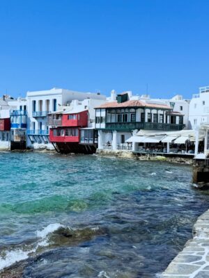 Sully Sáenz Instagram - Mykonos 🇬🇷 🫶 🌸
“La vida es un instante, y los momentos vividos son nuestro verdadero tesoro 🙏🏻. No dejes para mañana lo que te haga feliz hoy 🩵.”
#greece #mykonos