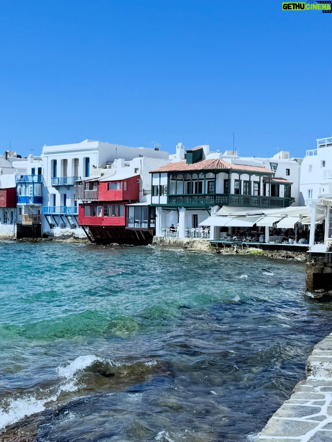 Sully Sáenz - 25.6K Likes - Mykonos 🇬🇷 🫶 🌸

“La vida es un instante, y los momentos vividos son nuestro verdadero tesoro 🙏🏻. No dejes para mañana lo que te haga feliz hoy 🩵.”

#greece #mykonos