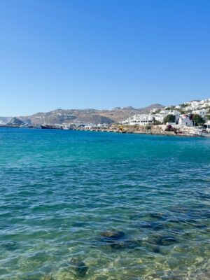 Sully Sáenz Instagram - Mykonos 🇬🇷 🫶 🌸
“La vida es un instante, y los momentos vividos son nuestro verdadero tesoro 🙏🏻. No dejes para mañana lo que te haga feliz hoy 🩵.”
#greece #mykonos
