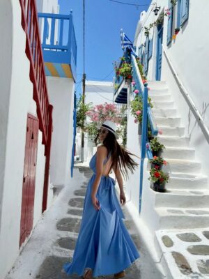 Sully Sáenz Instagram - Mykonos 🇬🇷 🫶 🌸
“La vida es un instante, y los momentos vividos son nuestro verdadero tesoro 🙏🏻. No dejes para mañana lo que te haga feliz hoy 🩵.”
#greece #mykonos