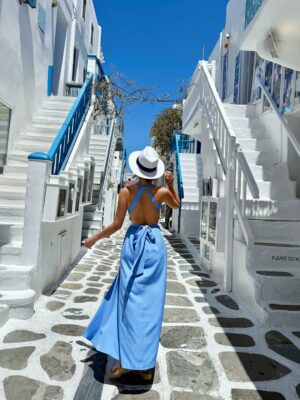Sully Sáenz Instagram - Mykonos 🇬🇷 🫶 🌸
“La vida es un instante, y los momentos vividos son nuestro verdadero tesoro 🙏🏻. No dejes para mañana lo que te haga feliz hoy 🩵.”
#greece #mykonos