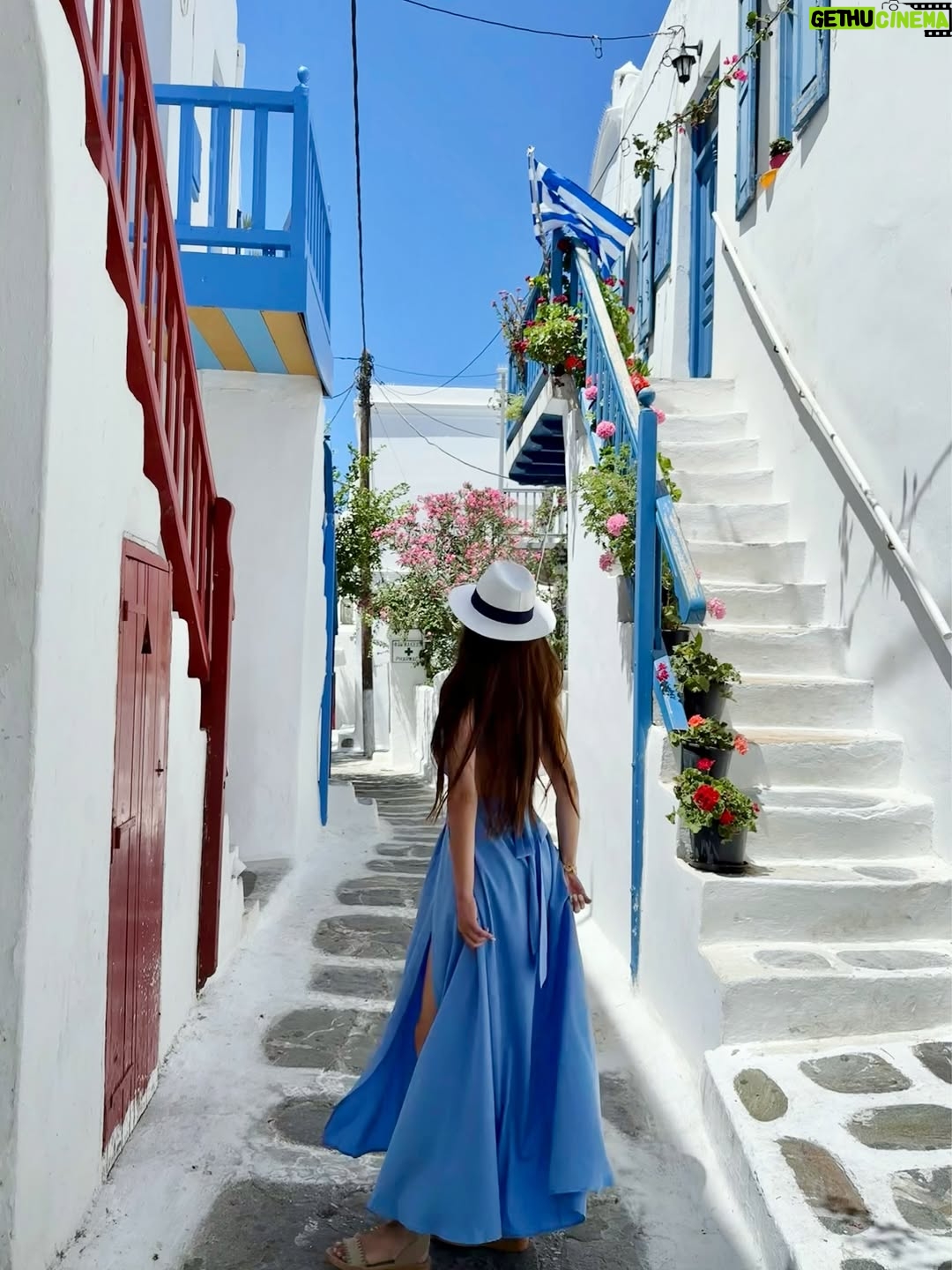 Sully Sáenz - 25.6K Likes - Mykonos 🇬🇷 🫶 🌸

“La vida es un instante, y los momentos vividos son nuestro verdadero tesoro 🙏🏻. No dejes para mañana lo que te haga feliz hoy 🩵.”

#greece #mykonos