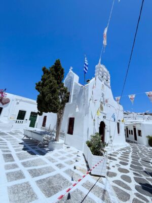 Sully Sáenz Instagram - Mykonos 🇬🇷 🫶 🌸
“La vida es un instante, y los momentos vividos son nuestro verdadero tesoro 🙏🏻. No dejes para mañana lo que te haga feliz hoy 🩵.”
#greece #mykonos
