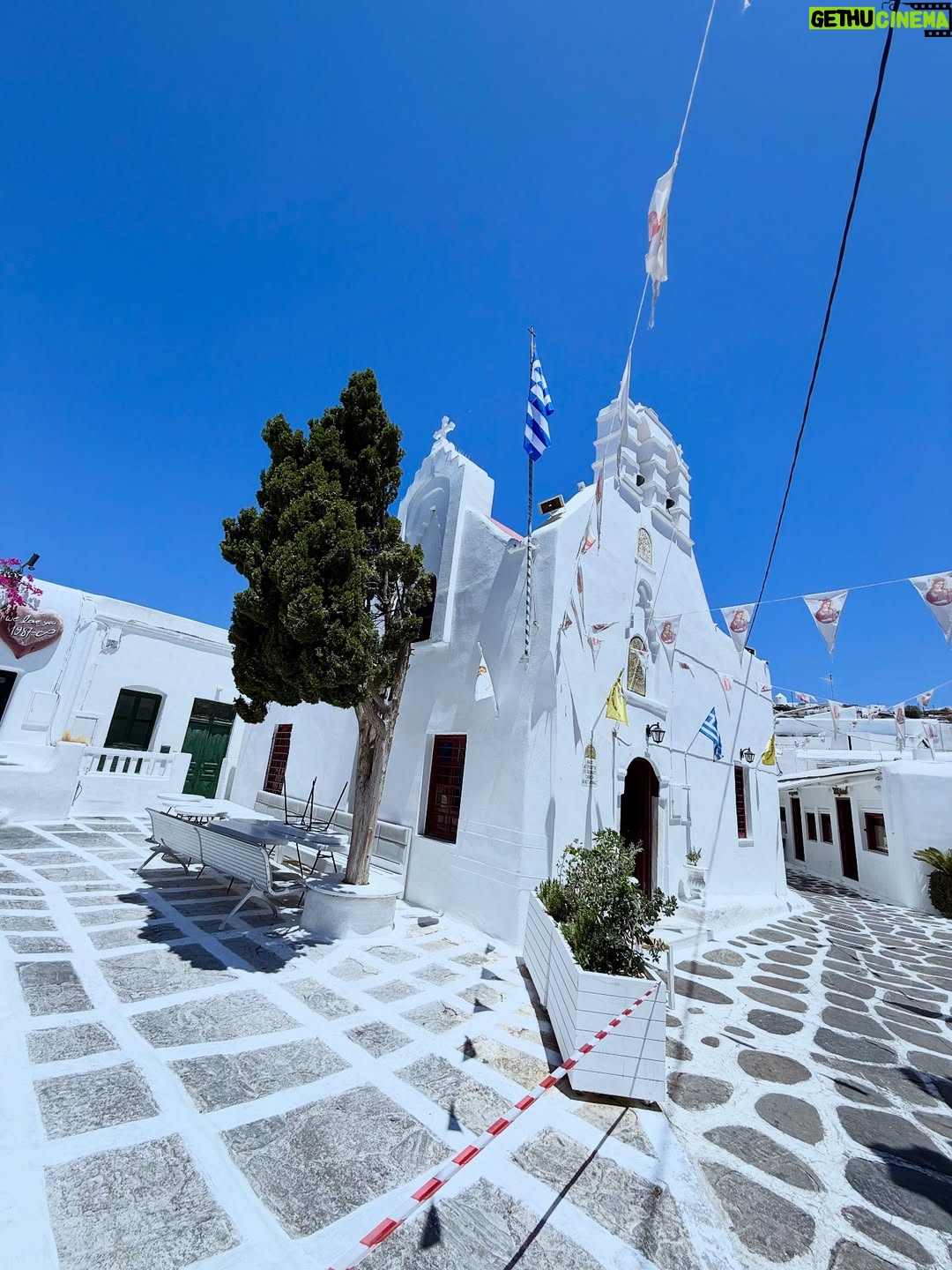 Sully Sáenz - 25.6K Likes - Mykonos 🇬🇷 🫶 🌸

“La vida es un instante, y los momentos vividos son nuestro verdadero tesoro 🙏🏻. No dejes para mañana lo que te haga feliz hoy 🩵.”

#greece #mykonos
