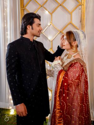 Sumaiyya Bukhsh Instagram - -
Every character has a pain, every episode a feeling❤️
A story of love, sacrifice, and destiny.
Do watch my drama serial #humnava every day at 7pm just on @greenentertainment.official  don’t miss it 
Makeup 💄 @theamreenarbab 
Associate @aqeelabbas_official
Dress 👗 @tabassumharoon.official 
Jewellery @kohenoorjewelryofficial.pk 
Clicks @streaksfilmsphotography