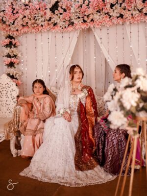 Sumaiyya Bukhsh Instagram - -
Every character has a pain, every episode a feeling❤️
A story of love, sacrifice, and destiny.
Do watch my drama serial #humnava every day at 7pm just on @greenentertainment.official  don’t miss it 
Makeup 💄 @theamreenarbab 
Associate @aqeelabbas_official
Dress 👗 @tabassumharoon.official 
Jewellery @kohenoorjewelryofficial.pk 
Clicks @streaksfilmsphotography