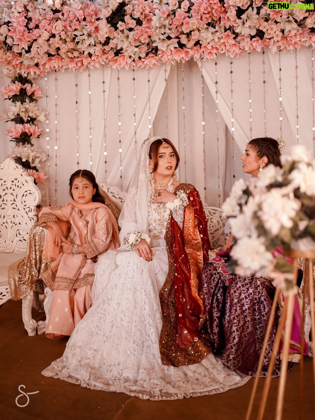 Sumaiyya Bukhsh - 38.1K Likes - -
Every character has a pain, every episode a feeling❤️
A story of love, sacrifice, and destiny.
Do watch my drama serial #humnava every day at 7pm just on @greenentertainment.official  don’t miss it 
Makeup 💄 @theamreenarbab 
Associate @aqeelabbas_official
Dress 👗 @tabassumharoon.official 
Jewellery @kohenoorjewelryofficial.pk 
Clicks @streaksfilmsphotography