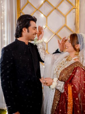 Sumaiyya Bukhsh Instagram - -
Every character has a pain, every episode a feeling❤️
A story of love, sacrifice, and destiny.
Do watch my drama serial #humnava every day at 7pm just on @greenentertainment.official  don’t miss it 
Makeup 💄 @theamreenarbab 
Associate @aqeelabbas_official
Dress 👗 @tabassumharoon.official 
Jewellery @kohenoorjewelryofficial.pk 
Clicks @streaksfilmsphotography