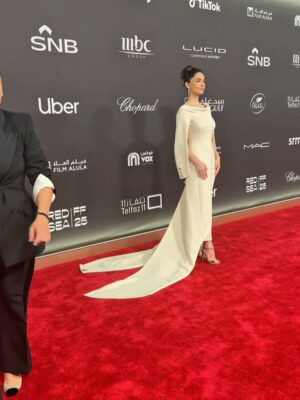 Sumaya Rida Instagram - About last night…
Opening the fifth edition of #RSIFF25, celebrating our shared love for cinema 🤍
An honor and a true joy to be part of this beautiful milestone for our beloved festival @redseafilm 

Thank you @fredjewelry for the Stunning Diamond Set 
Wearing A Couture Suit Reinterpretation by @aliciaruedaatelier 
Full look production by @illayproductions
MUAH @josselynramirez13

Photography @ammarparis & @danieleventurelliphoto 
And heartfelt thanks to @mayareldegwey for the support 🤍