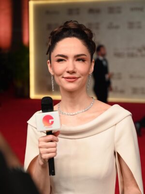 Sumaya Rida Instagram - About last night…
Opening the fifth edition of #RSIFF25, celebrating our shared love for cinema 🤍
An honor and a true joy to be part of this beautiful milestone for our beloved festival @redseafilm 

Thank you @fredjewelry for the Stunning Diamond Set 
Wearing A Couture Suit Reinterpretation by @aliciaruedaatelier 
Full look production by @illayproductions
MUAH @josselynramirez13

Photography @ammarparis & @danieleventurelliphoto 
And heartfelt thanks to @mayareldegwey for the support 🤍