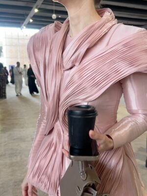Sumaya Rida Instagram - Souk in the morning, Cultural Fund reception in the afternoon and film screenings in the evening.. 
A packed full festival rhythm @redseafilm 
Had to choose a look made to move through it all with ease..

Wearing @fredjewelry 
Pink Suit @inmalinares
Super Lasting MUAH & Photography @josselynramirez13 @ammarparis 
Look production @illayproductions 
Management @mayareldegwey
