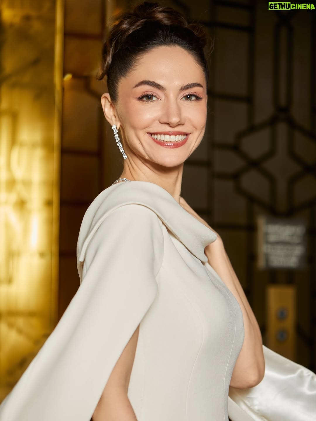 Sumaya Rida - 27.9K Likes - Moments Before the Opening Ceremony of @redseafilm
Wearing @fredjewelry High Jewelry 
@aliciaruedaatelier Reinterpretation of Haute Couture Suit
MUAH & Photography @josselynramirez13 
Look Production @illayproductions 
Management @mayareldegwey