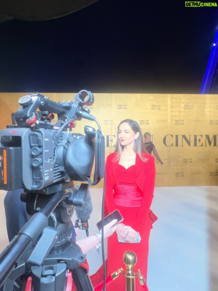 Sumaya Rida - 24.3K Likes - “Women In Cinema” Night at #RSIFF25
This night always carries beautiful memories and meaning for me 🤍 from my first recognition years ago to witnessing how much this community has grown @redseafilm 
Grateful for these beautiful moments and every woman whose voice shapes our cinema. 
I want to thank the incredible team who contributed to my look tonight 🫶🏻
Styling by @musaed.d ❤️
Dress @maisonchahad 
Jewelry @tiffanyandco 
Clutch @marzook_official 
MUAH @josselynramirez13 X @illayproductions 
Special thanks @the.tailoring.boutique
And @mayareldegwey