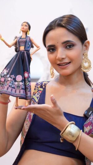 Sumedha Bhattacharyya Instagram - I transform myself into a Barbie doll🤯😱
@barbie
#barbie
