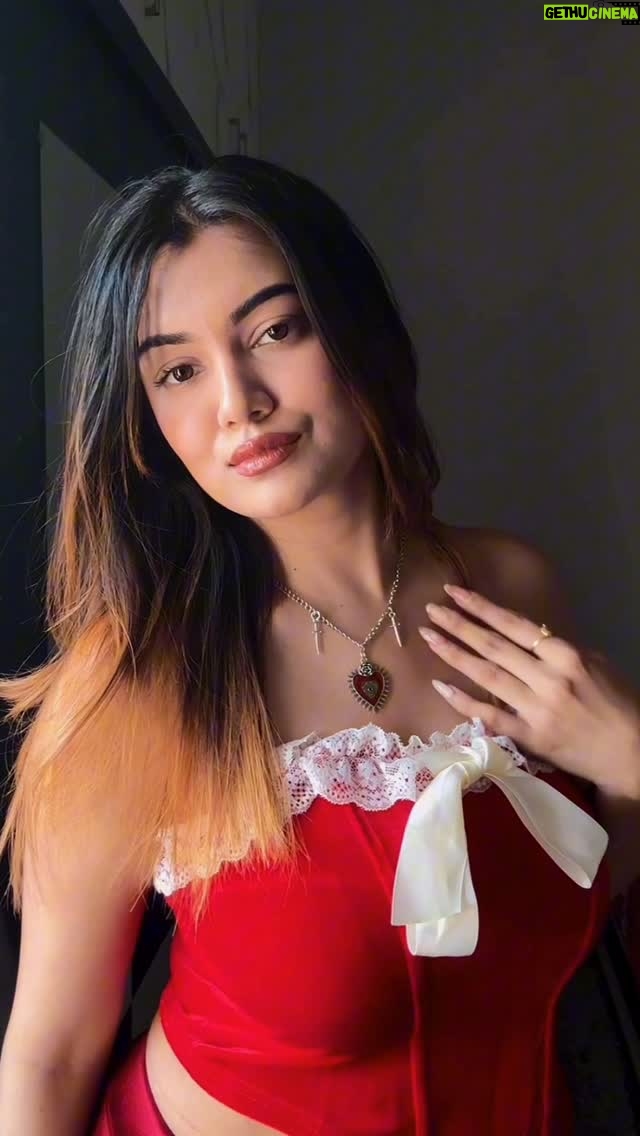 Sunaina Ganesh - 1.9K Likes - tu zaroori ❤️ 

[ slomo, viral, trend, trending, fyp, foryoupage, foryou, bollywood ]