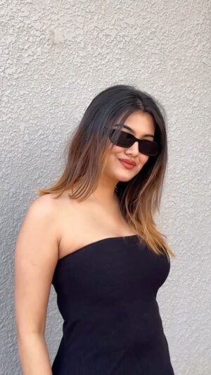 Sunaina Ganesh Instagram - tere liye… ✨🖤 

[ slomo, trending, fyp, foryoupage, bollywood, bollywood music, viral ]