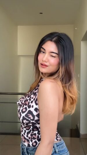Sunaina Ganesh Instagram - dilliwali gf ❌mysorewali gf ✔️😂💗 

[ transition, trending, trend, fyp, foryoupage, reels, trend, bollywood, bollywood music ]