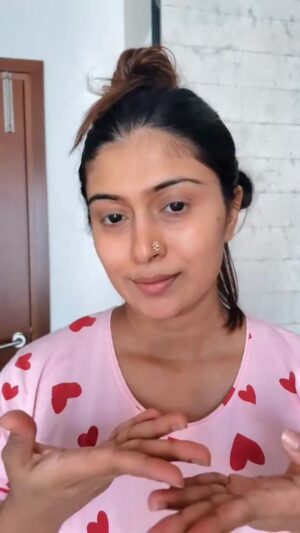Sushmitha Ashwin Instagram - Because holiday season calls for extra glow✨♥️
Radiant skin is a must✨
Achieving that effortless glow with Faces Canada’s glow gang✨

Comment link for the product details
@facescanada 

#StrobeGlowFace #LightweightMakeup #hydramatteFoundation #EasyMakeup
#ComfywowLipstickStrobeglowglowingFacesCanada