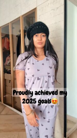 Sushmitha Ashwin Instagram - Have you achieved your 2025 goals?😉
Tag a new mommy ♥️

#reels #trending #viral #mooguthihudugi #kannada #concept