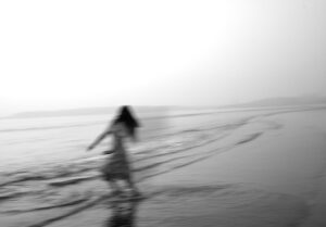 Sushmitha Bhat Instagram - A rendezvous with @priyadarshineeraj & the sea..
“….. as I wended the shores I know, I too, saw the endless rocking….”