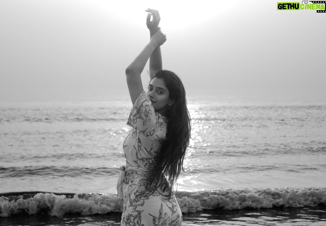 Sushmitha Bhat - 17.9K Likes - A rendezvous with @priyadarshineeraj & the sea.. 

“….. as I wended the shores I know, I too, saw the endless rocking….”