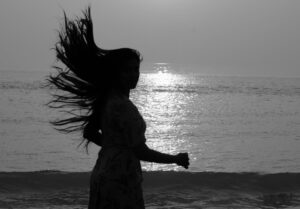 Sushmitha Bhat Instagram - A rendezvous with @priyadarshineeraj & the sea..
“….. as I wended the shores I know, I too, saw the endless rocking….”