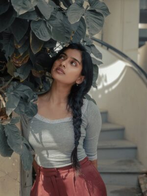 Sushmitha Bhat Instagram - With @irst_photography, through the deep dark valley of thoughts 🍂