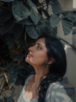 Sushmitha Bhat Instagram - With @irst_photography, through the deep dark valley of thoughts 🍂