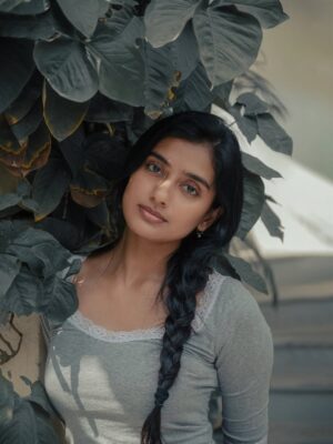 Sushmitha Bhat Instagram - With @irst_photography, through the deep dark valley of thoughts 🍂