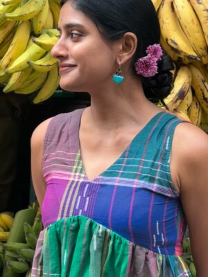 Sushmitha Bhat Instagram - @matkatusonline : For building a sustainable, clean, fashion that also lets you to be adventurous with style.
Here’s me casually sporting some of their best designs 🌸♥️
Earrings from @kanakathara_jewellery ✨