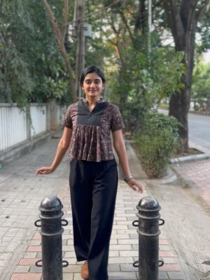 Sushmitha Bhat Instagram - @matkatusonline : For building a sustainable, clean, fashion that also lets you to be adventurous with style.
Here’s me casually sporting some of their best designs 🌸♥️
Earrings from @kanakathara_jewellery ✨