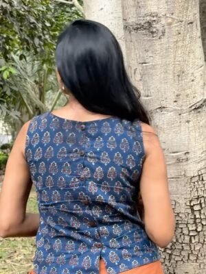 Sushmitha Bhat Instagram - @matkatusonline : For building a sustainable, clean, fashion that also lets you to be adventurous with style.
Here’s me casually sporting some of their best designs 🌸♥️
Earrings from @kanakathara_jewellery ✨