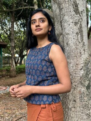 Sushmitha Bhat Instagram - @matkatusonline : For building a sustainable, clean, fashion that also lets you to be adventurous with style.
Here’s me casually sporting some of their best designs 🌸♥️
Earrings from @kanakathara_jewellery ✨
