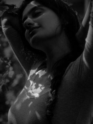Sushmitha Bhat Instagram - With @irst_photography, through the deep dark valley of thoughts 🍂