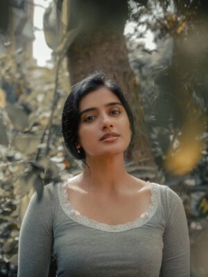 Sushmitha Bhat Instagram - With @irst_photography, through the deep dark valley of thoughts 🍂