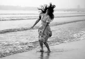 Sushmitha Bhat Instagram - A rendezvous with @priyadarshineeraj & the sea..
“….. as I wended the shores I know, I too, saw the endless rocking….”