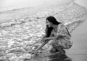 Sushmitha Bhat Instagram - A rendezvous with @priyadarshineeraj & the sea..
“….. as I wended the shores I know, I too, saw the endless rocking….”