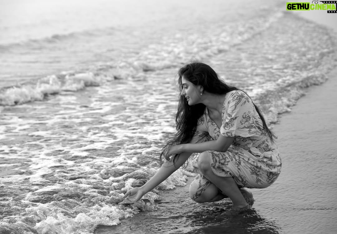 Sushmitha Bhat - 17.9K Likes - A rendezvous with @priyadarshineeraj & the sea.. 

“….. as I wended the shores I know, I too, saw the endless rocking….”